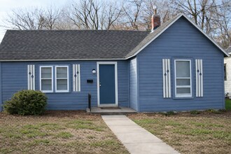 Building Photo - 627 S Sherwood St