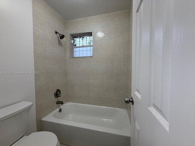 Building Photo - 2 bedroom in Miami FL 33142