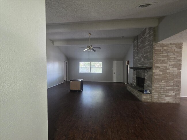 Foto del edificio - 23322 Dew Wood Ln