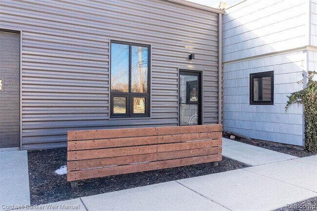 Building Photo - 628 E Parent Ave