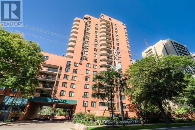 Photo du bâtiment - 260-1260 Heath St W