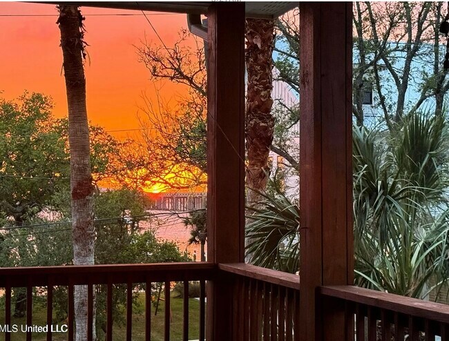 Foto del edificio - 218 Front St