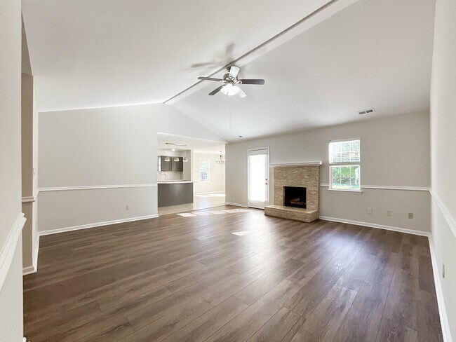 Foto del edificio - 1037 Ridgefield Cir