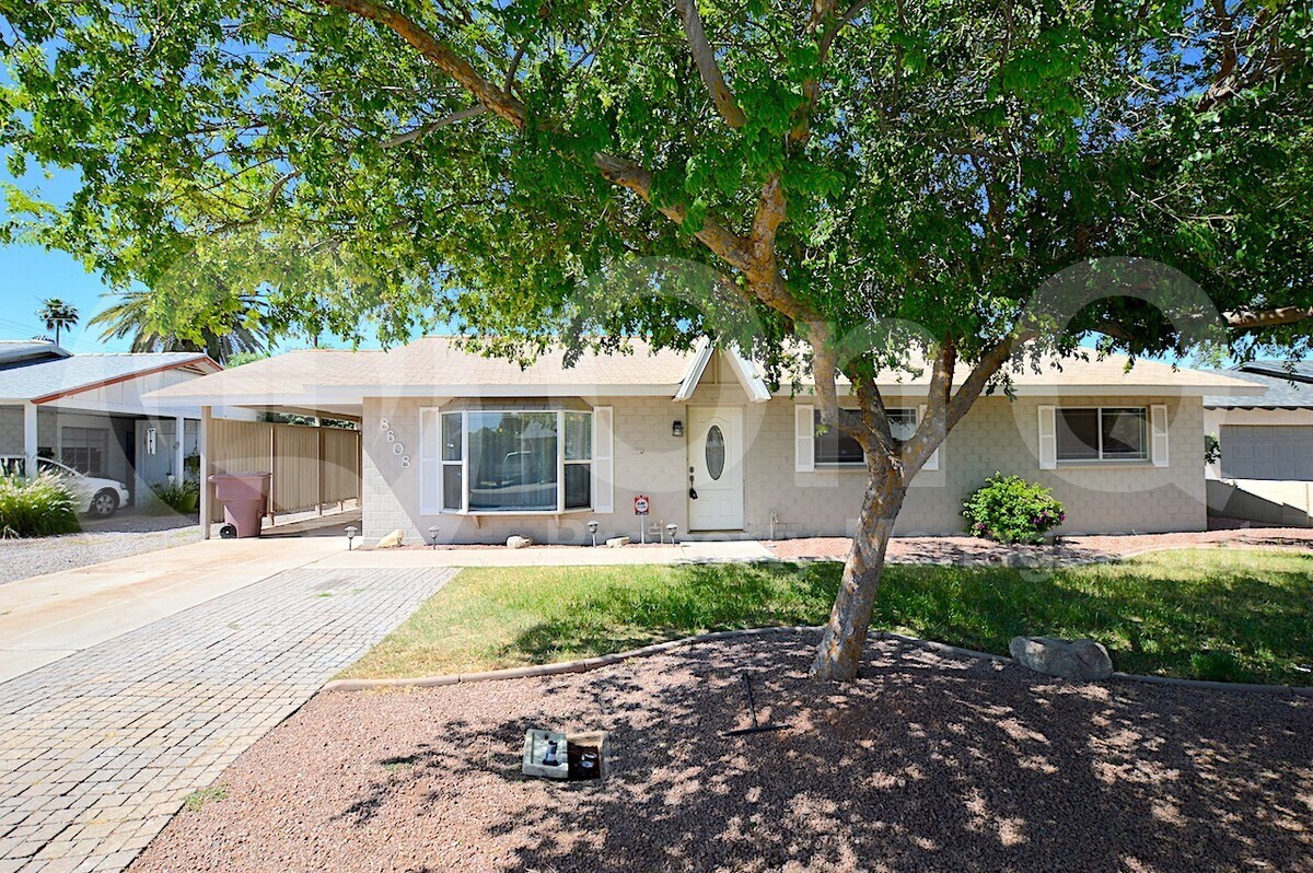 Foto principal - 8608 E Vernon Ave