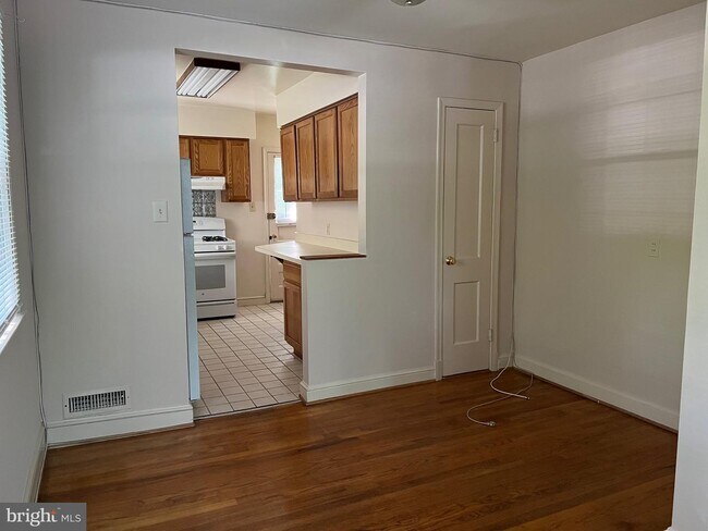 Building Photo - 10100 Cedar Ln