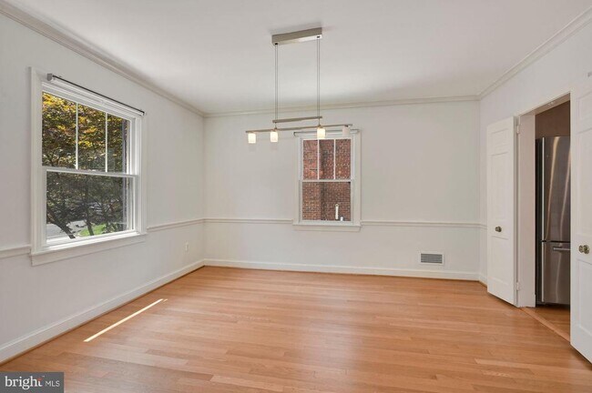 Foto del edificio - 4505 Alton Pl NW