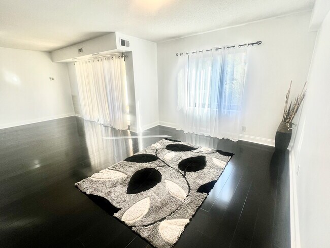 Foto del edificio - 309 Yoakum Pkwy