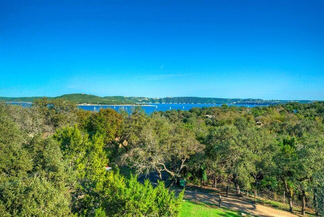 Foto del edificio - 15501 Rock Creek