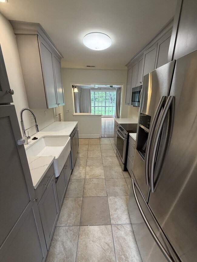 Foto del edificio - 3834 Kenwood Ave