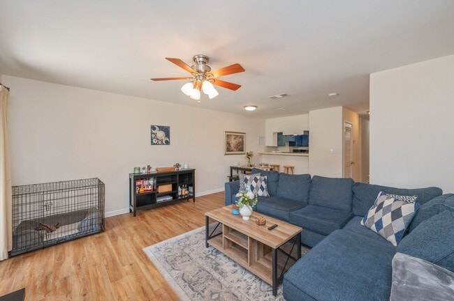Building Photo - Stunning 2 Bedroom Townhouse in Fort Walto...