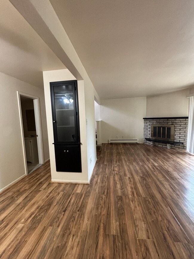 Building Photo - 150 Summit View Ct