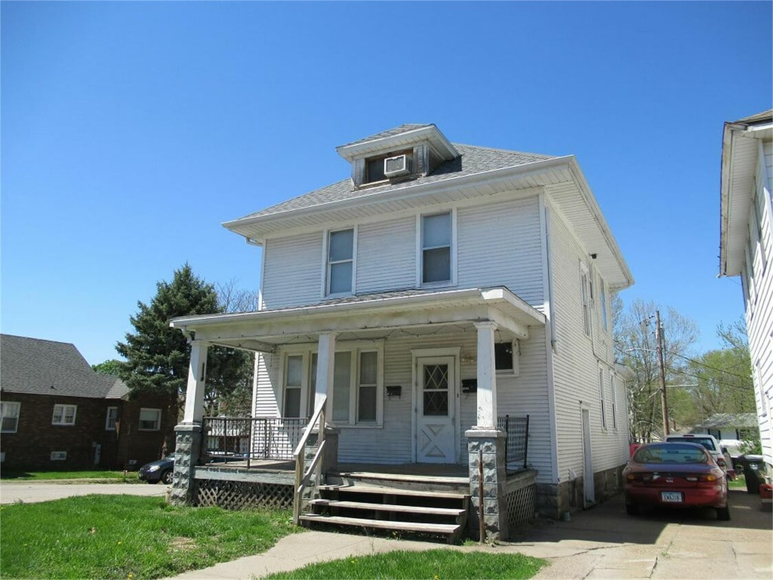 Primary Photo - 1305 E 2nd St