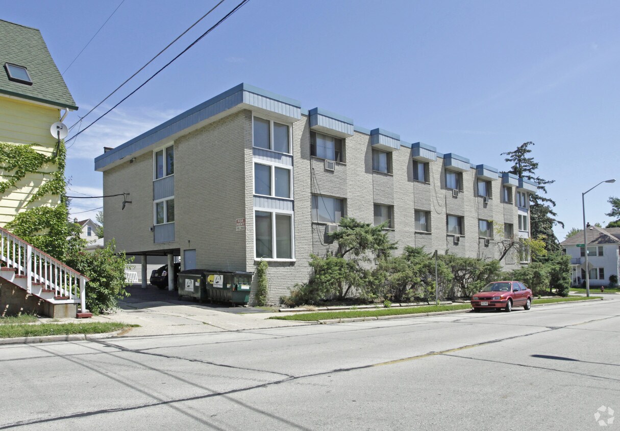 Foto del edificio - 1667 S 69th St