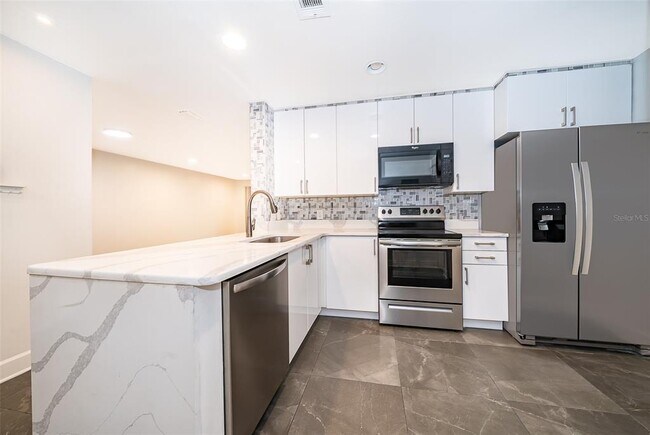Building Photo - 8844 Coral Palms Ct