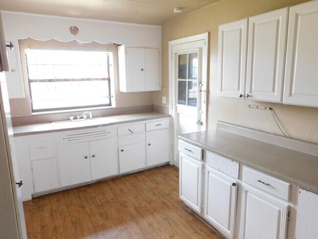 Building Photo - Classic 3 bedroom Ranch style home in Nort...