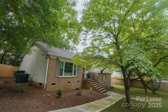 Building Photo - 3700 Riverbend Rd