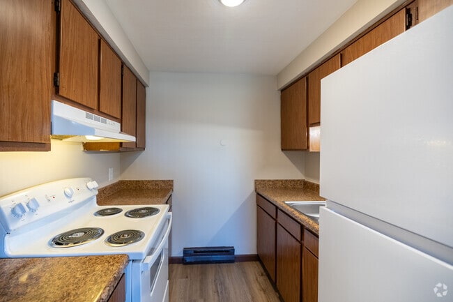 2 BR, 1 BA - 708 SF - Sanlor Avenue Apartments