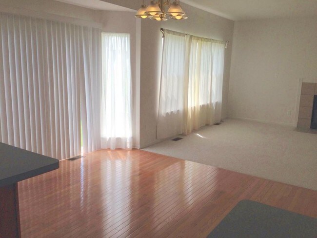 Building Photo - 4112 Plum Ridge Dr