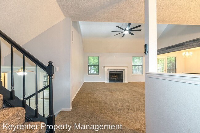 Building Photo - 4 br, 3.5 bath House - 9225 S Fulton Ave