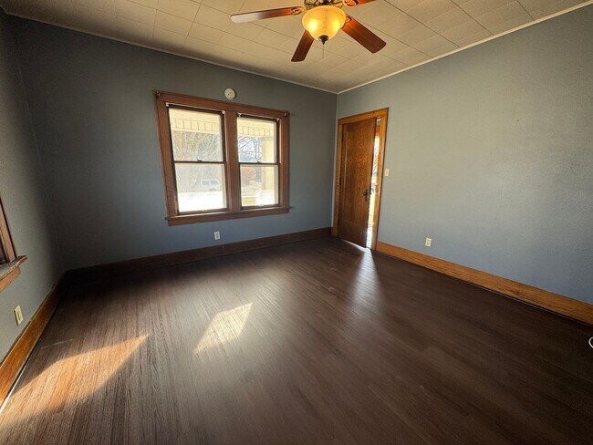 Foto del edificio - Huge 4 bedroom House with large garage