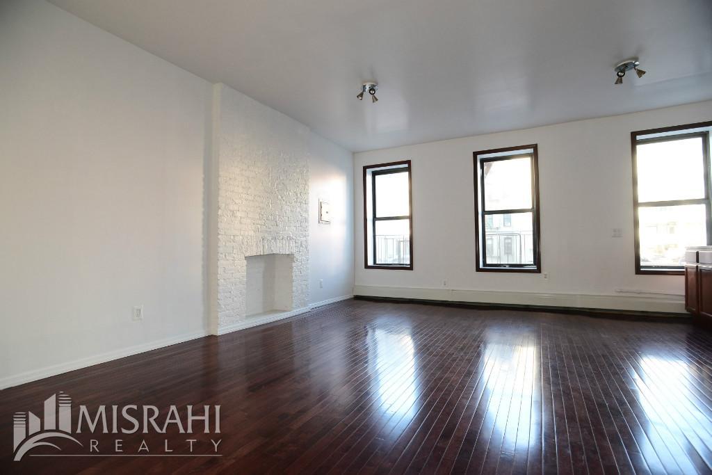 Primary Photo - 121 Essex St