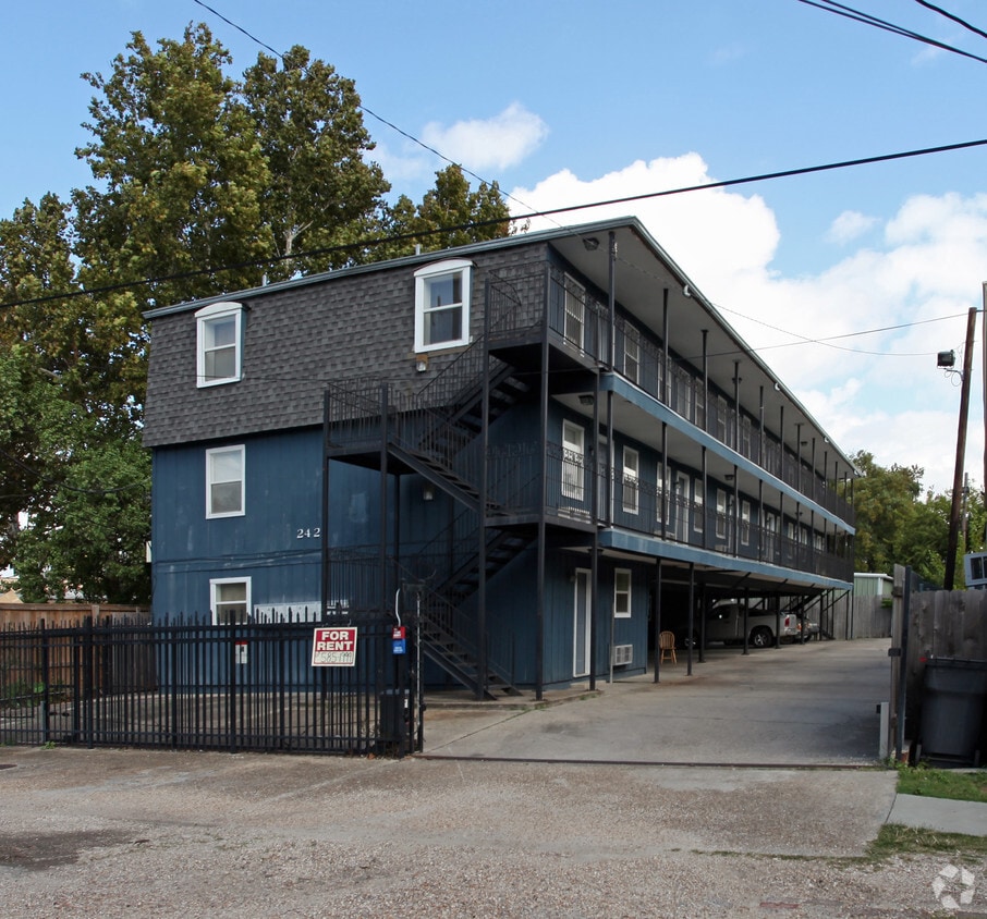 Primary Photo - 2427 Kerlerec St