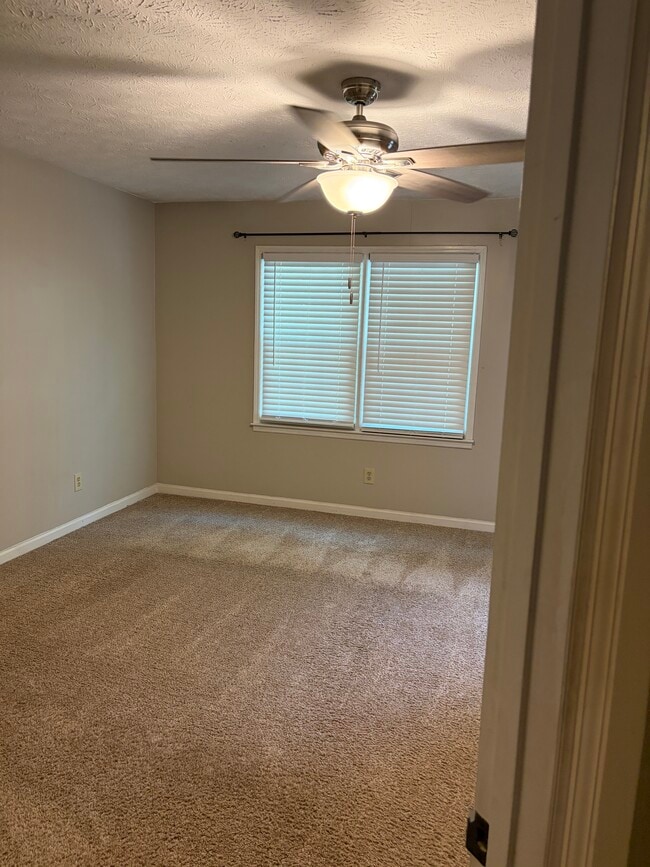 Building Photo - 265 Fairfield Cir