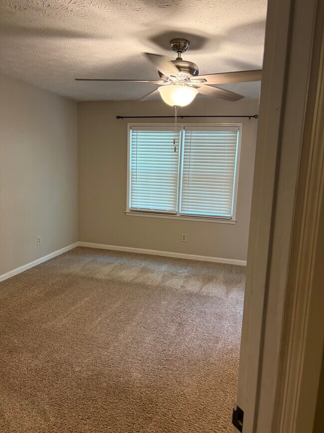 Foto del edificio - 265 Fairfield Cir