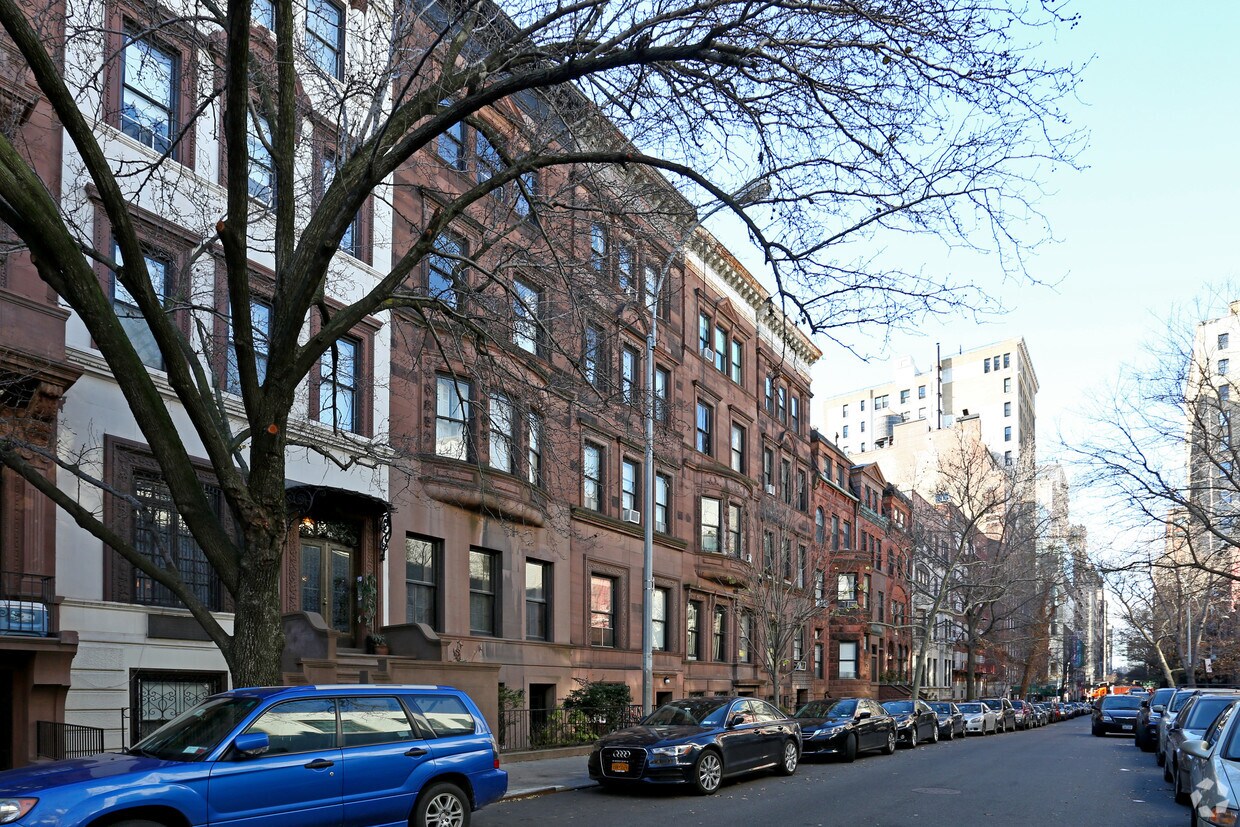 Building Photo - 146 W 76th St