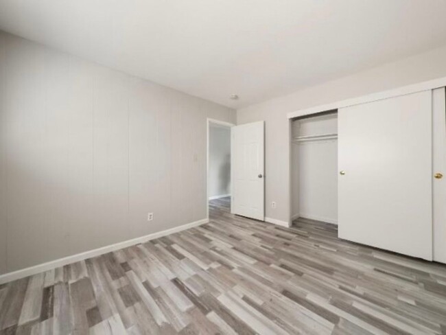 Building Photo - 2 Bedroom  1 bath Duplex in Carmichael