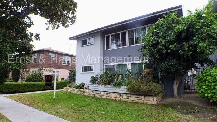 Primary Photo - 700 E Carson St