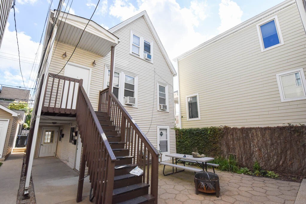 Foto principal - 1721 W Nelson St