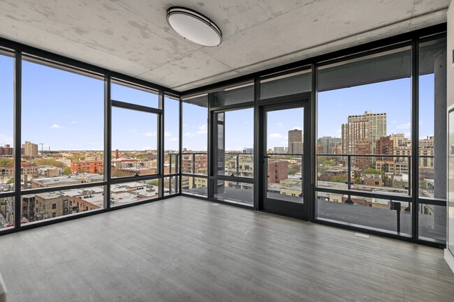Building Photo - 450 W Belmont Ave