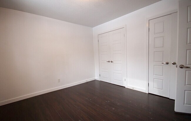 Building Photo - 169 Lancaster St W
