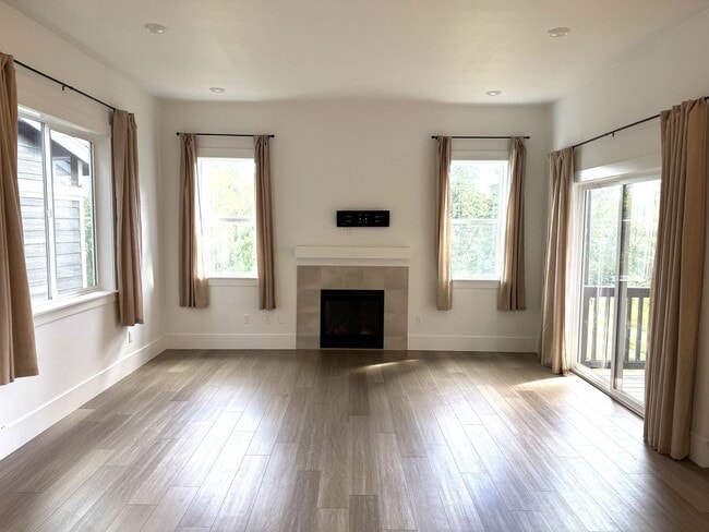 Building Photo - 17820 SW Maiden Ct