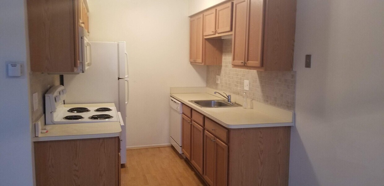 Foto principal - 2024 Orchard Crest St