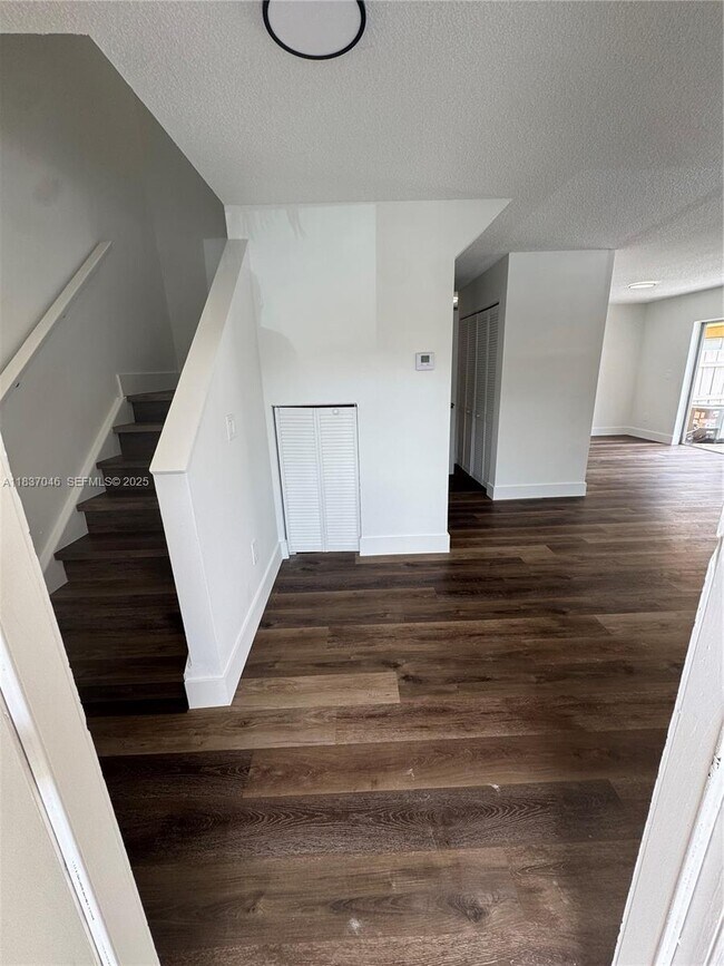 Foto del edificio - 157 NE 12th Ave