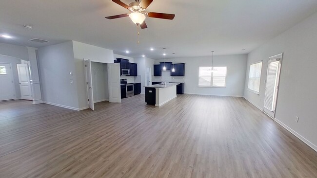 Building Photo - Charlotte Area -  3BD/2.5BA Beautiful Sing...