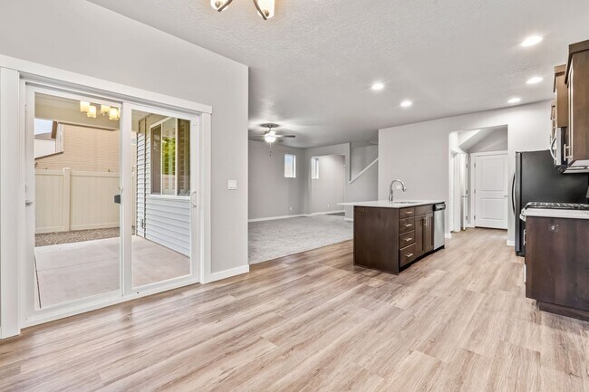 Foto del edificio - Beautiful 4bd/2.5ba Blackrock Home in Mova...