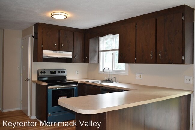 Building Photo - 3 br, 1.5 bath House - 149 Pleasant St