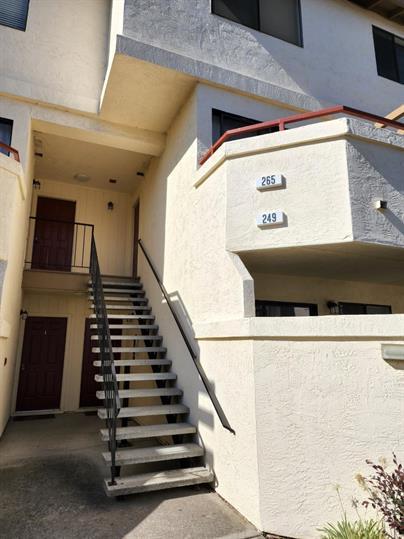 Foto del edificio - 5075 Valley Crest Dr