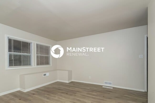Photo - 3 Bedroom Pet-Friendly Home in Indianapolis, IN with Main Street Renewal
