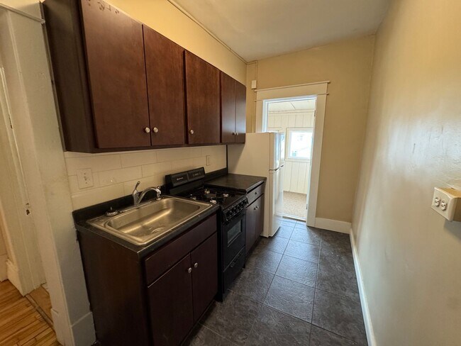 Foto del edificio - 1912 University Ave W