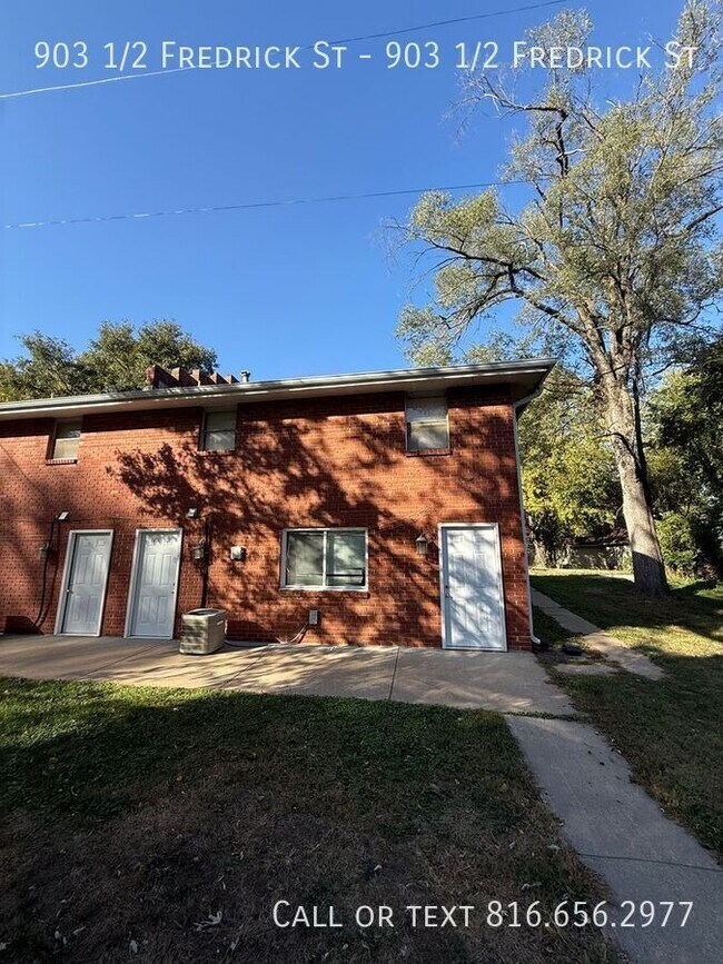 Building Photo - 903 1/2 E Frederick St