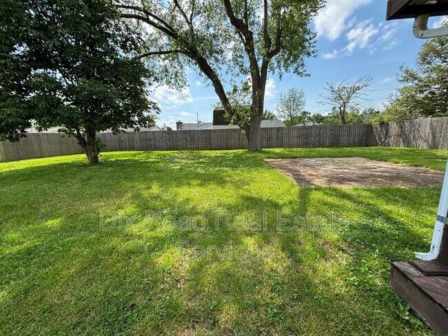 Building Photo - 601 Brelsford Ave