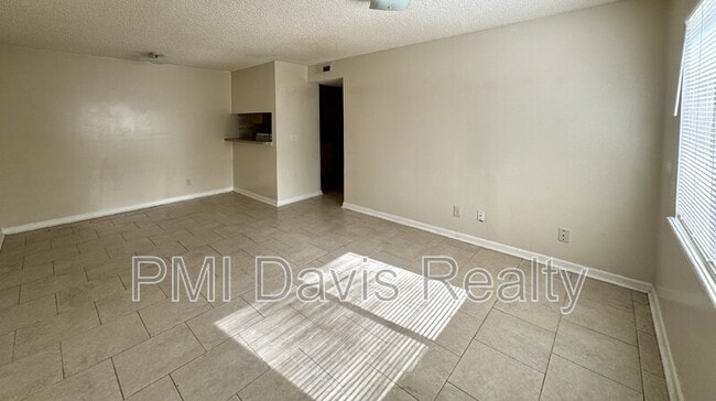 Building Photo - 1845 Lindberg Dr