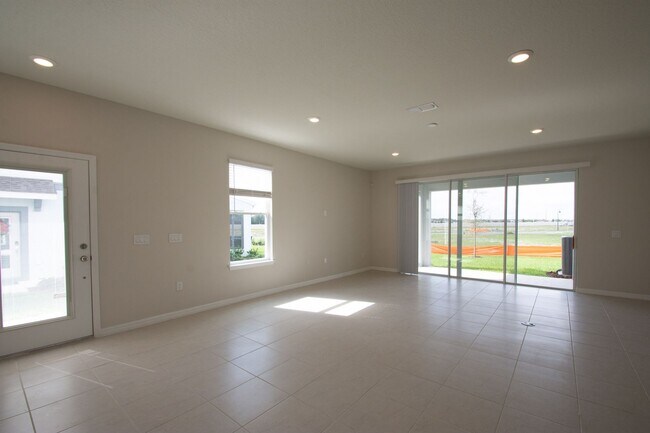 Building Photo - 3/2.5 Townhouse in Somerset Crossing!!!