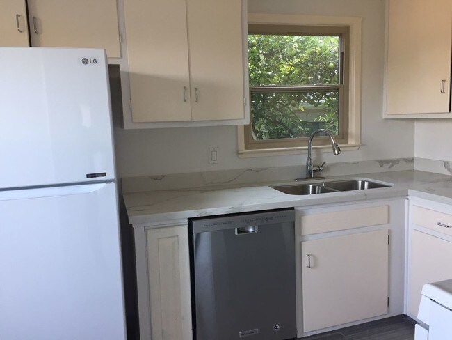 Building Photo - 132 Carlotta Cir