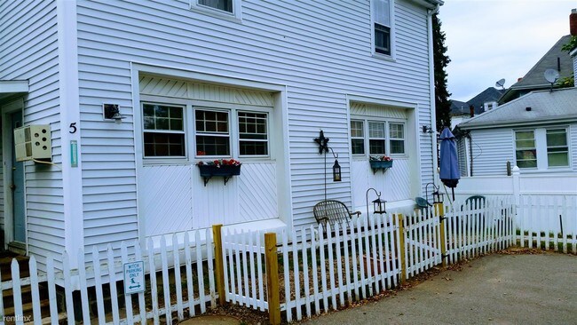 Building Photo - 5 Harrison St