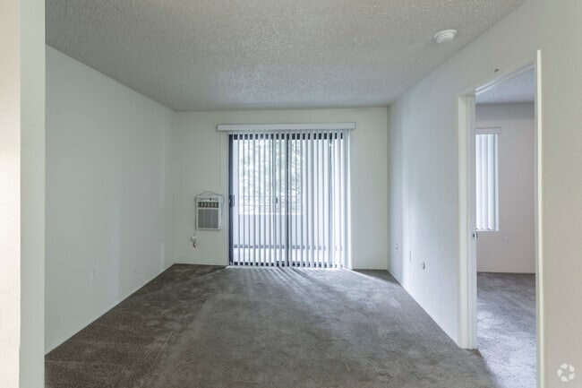 1 BR, 1 BA - 540 SF - Xav Summerfield Villas